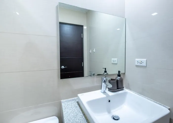 Bgc Spacious 1br Loft Uptown Apartahotel