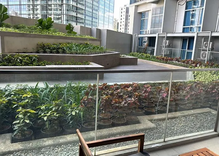 Bgc Spacious 1br Loft Uptown Apartahotel Manila